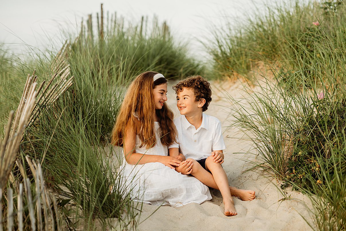 Boy and girl sitting at the dunes - Boston Newborn and Family Photographer Helena Goessens Photography_0022