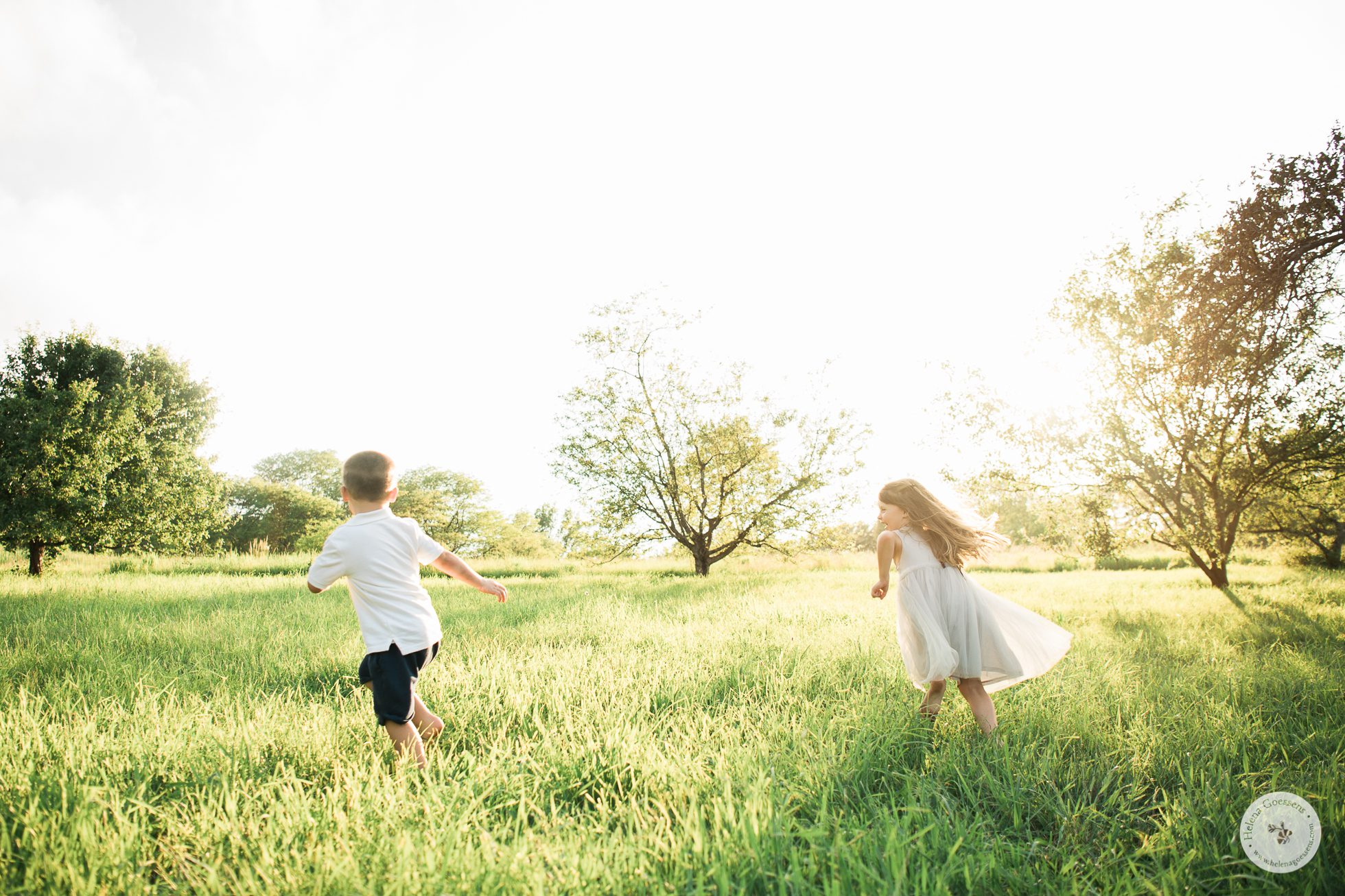 kids running in a field and having fun. Image by Helena Goessens Photography.