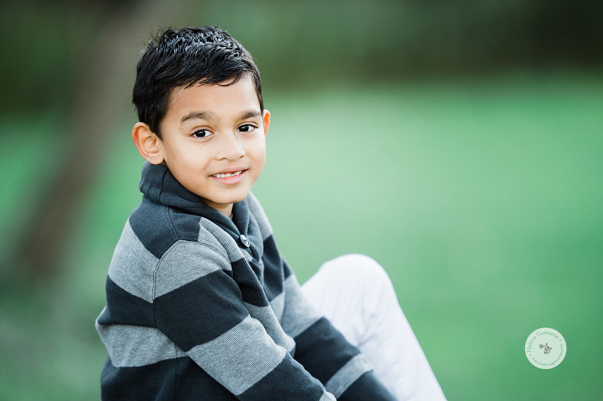 young boy during family portraits at Larz Anderson Park by Helena Goessens 