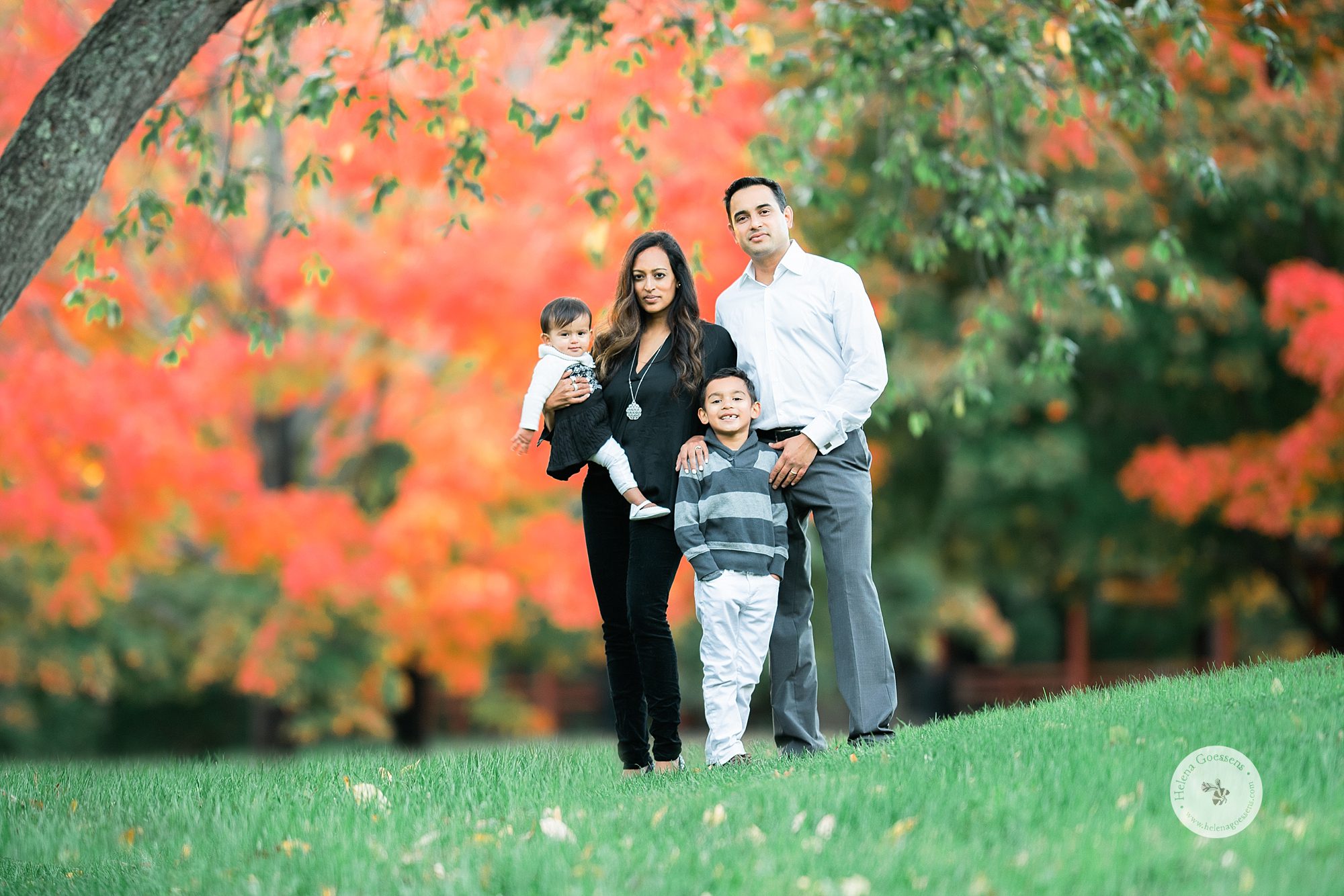 fall family portraits at Larz Anderson Park with Helena Goessens 