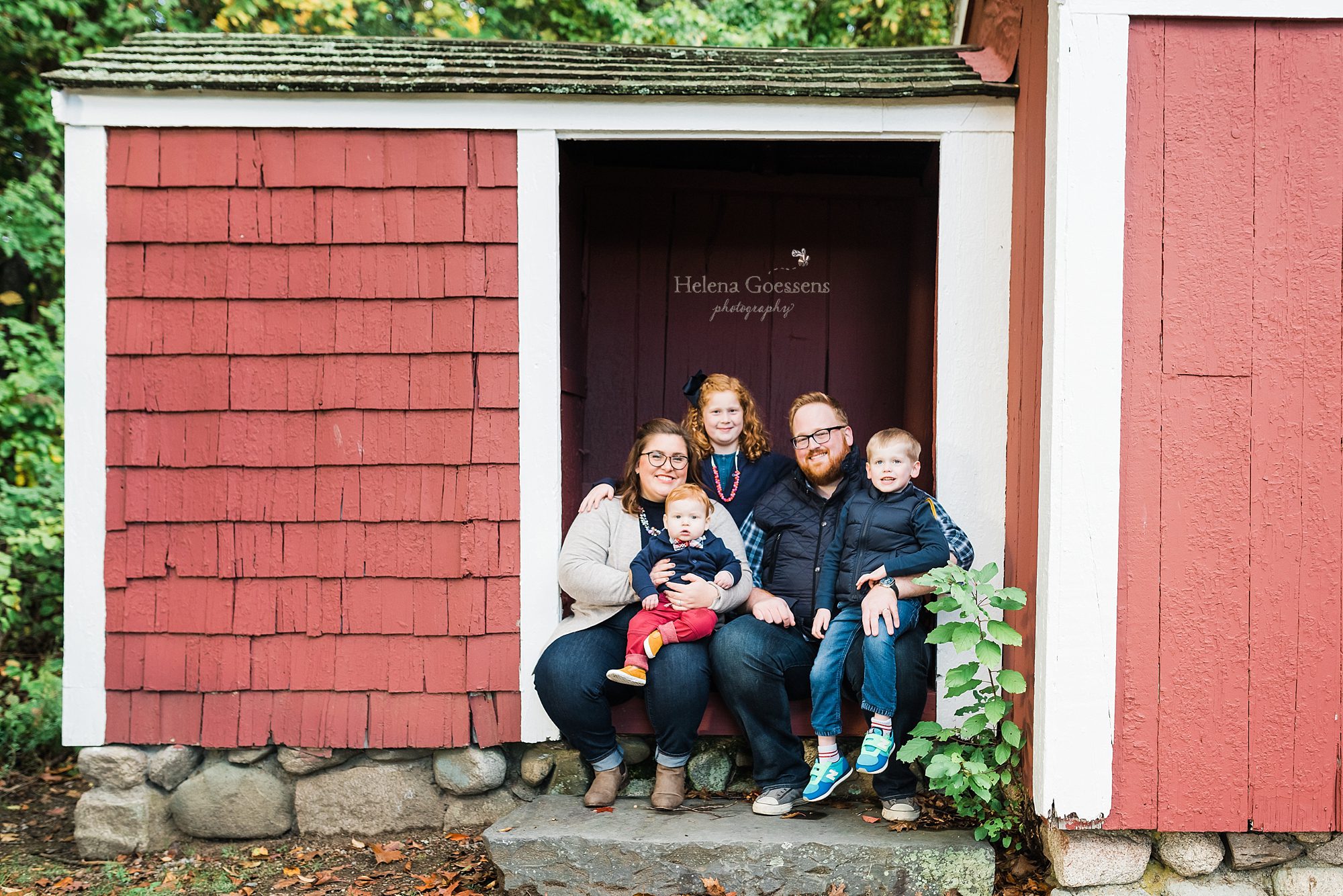 outdoor fall family portrait session with Helena Goessens