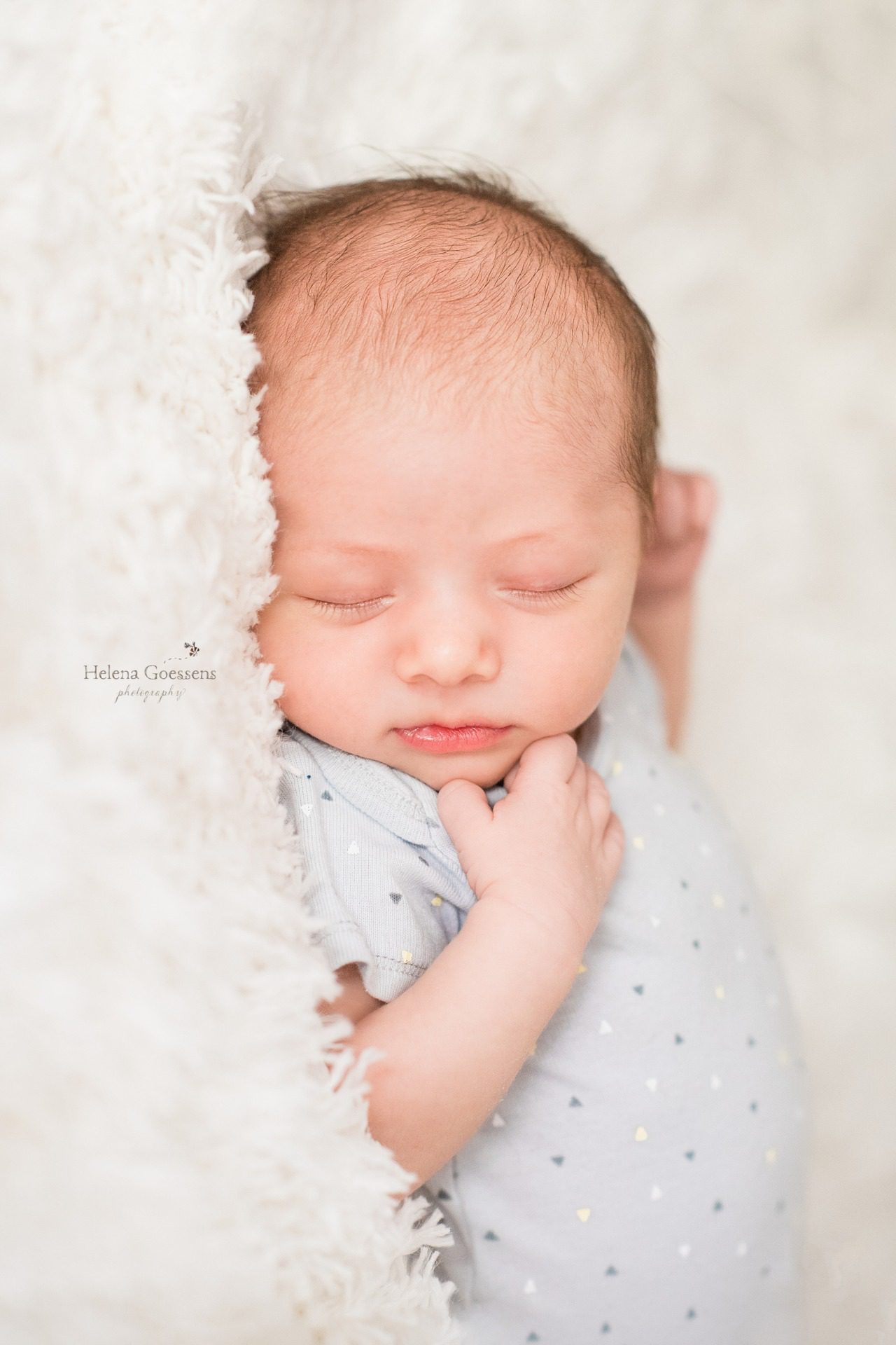 Boston MA newborn photographer Helena Goessens captures baby during lifestyle session