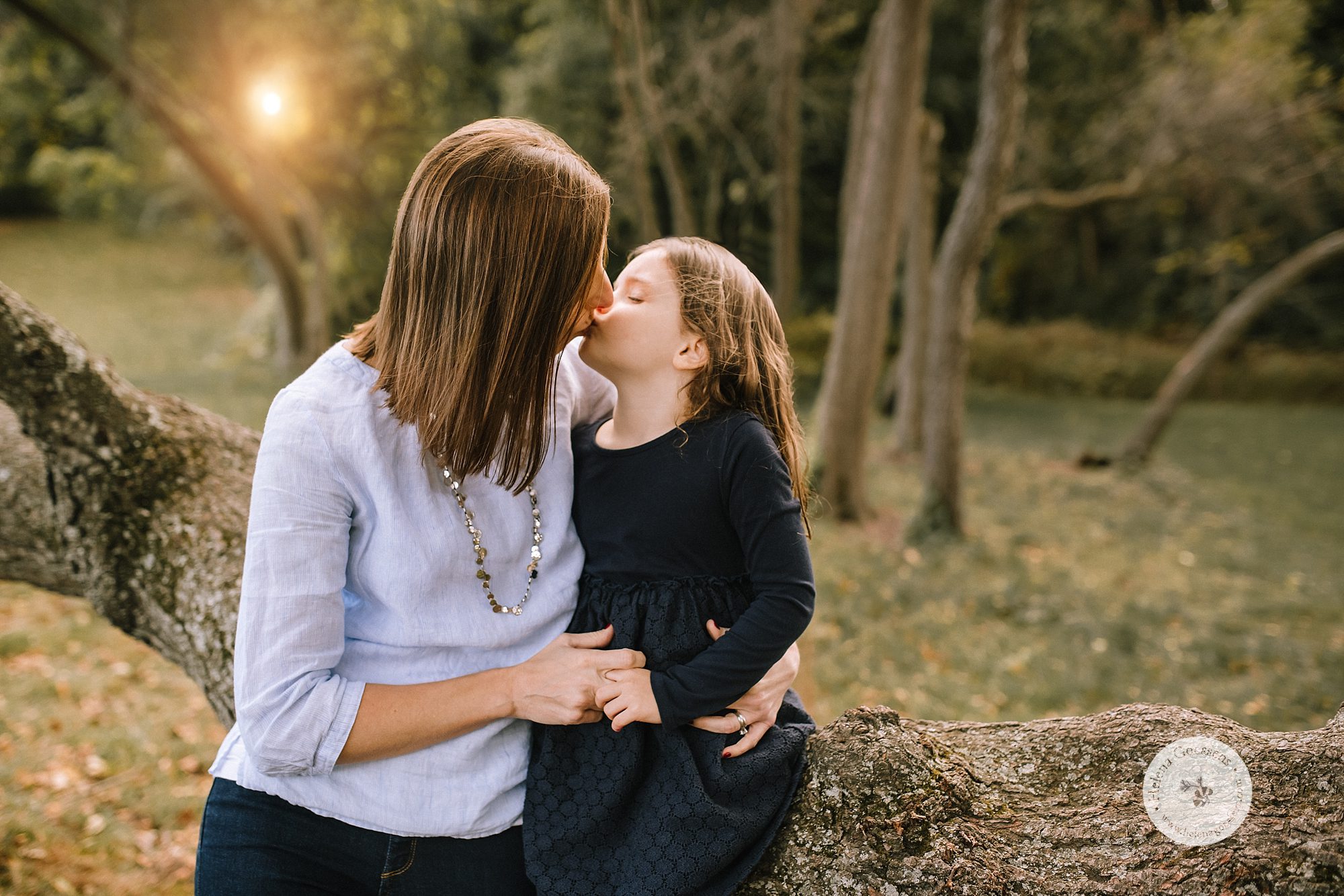 mother and daughter during family portraits with Helena Goessens Photography