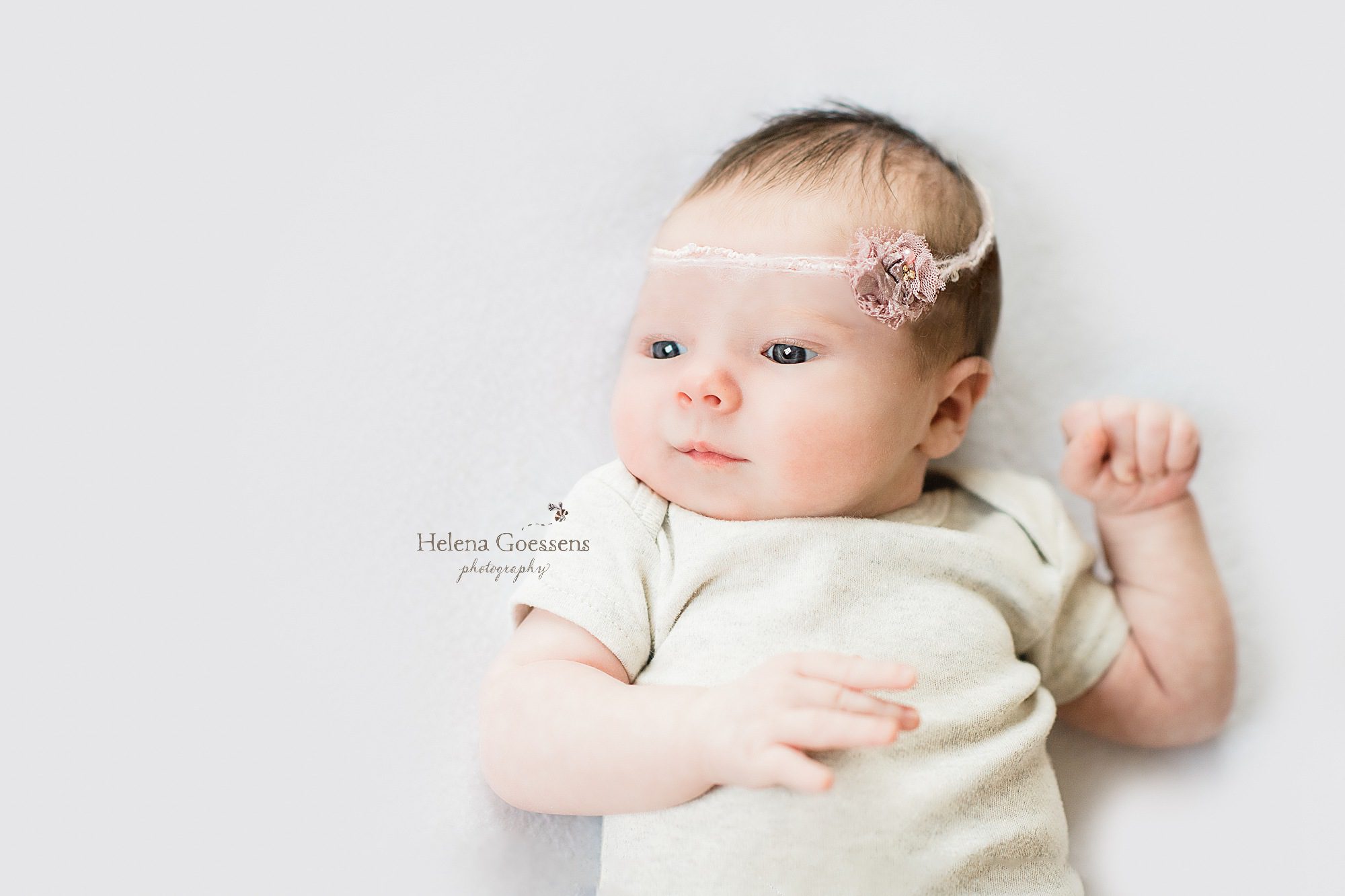 newborn baby girl lifestyle session with Helena Goessens Photography