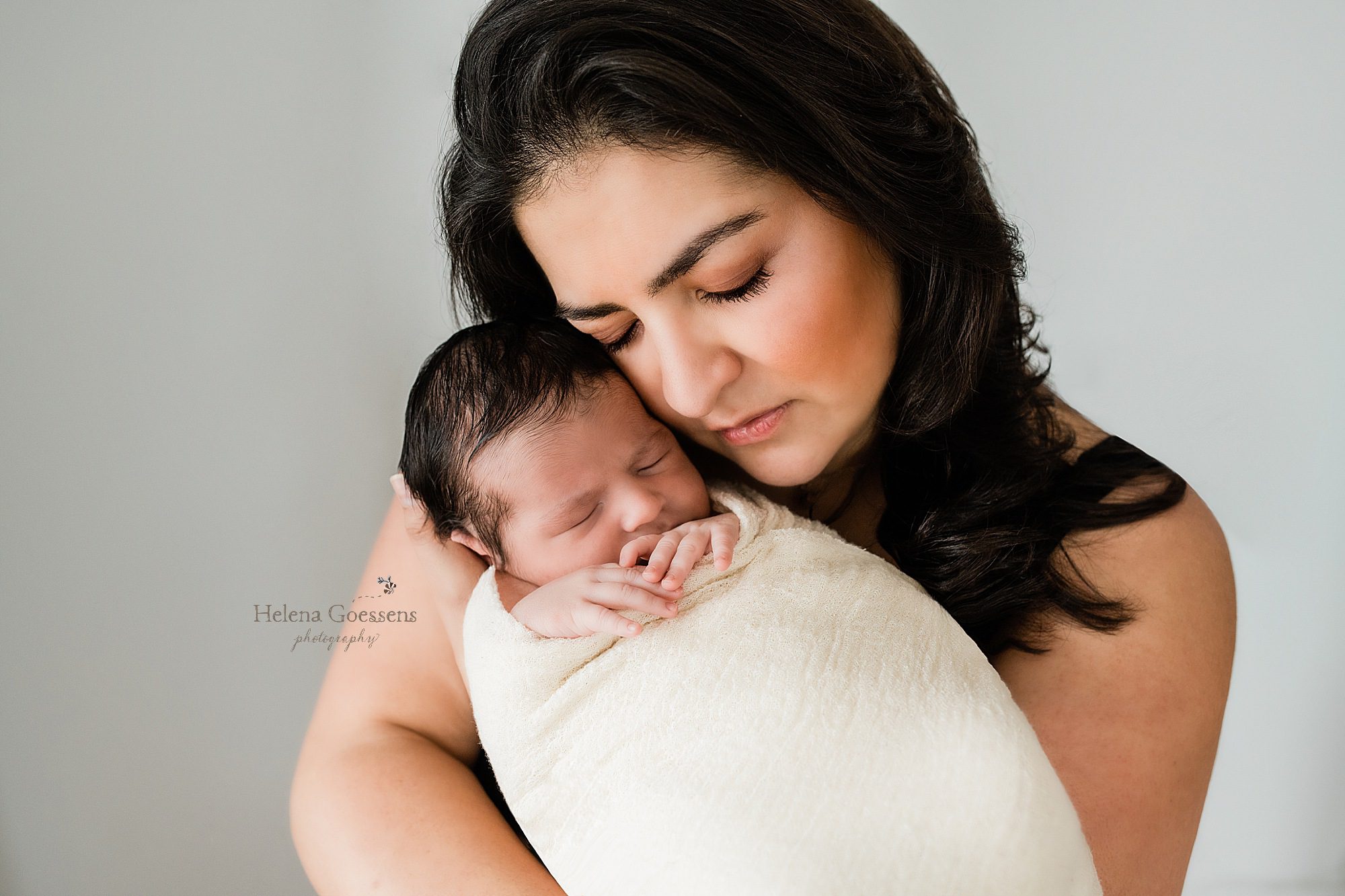 Boston MA Lifestyle newborn session with MA newborn photographer Helena Goessens Photography