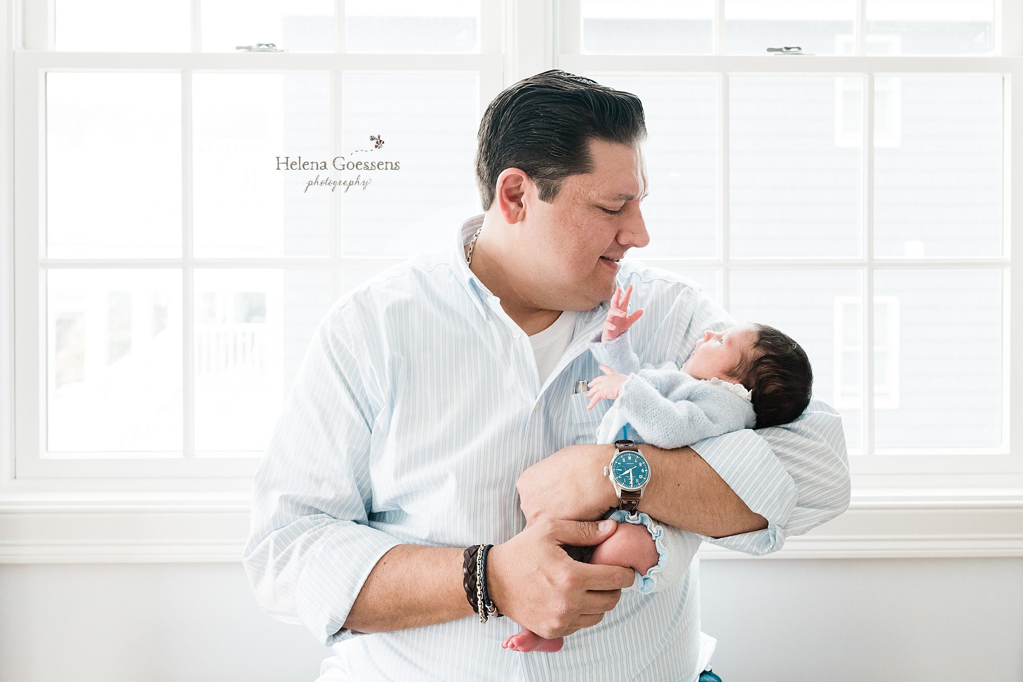 father and son during lifestyle newborn session photographed by newborn photographer Helena Goessens Photography