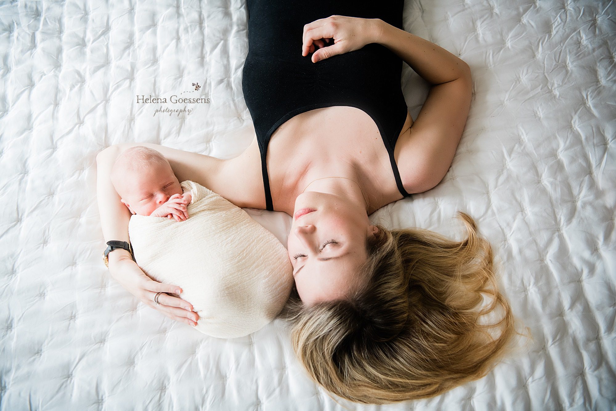 mother and son during lifestyle newborn session photographed by Helena Goessens Photography