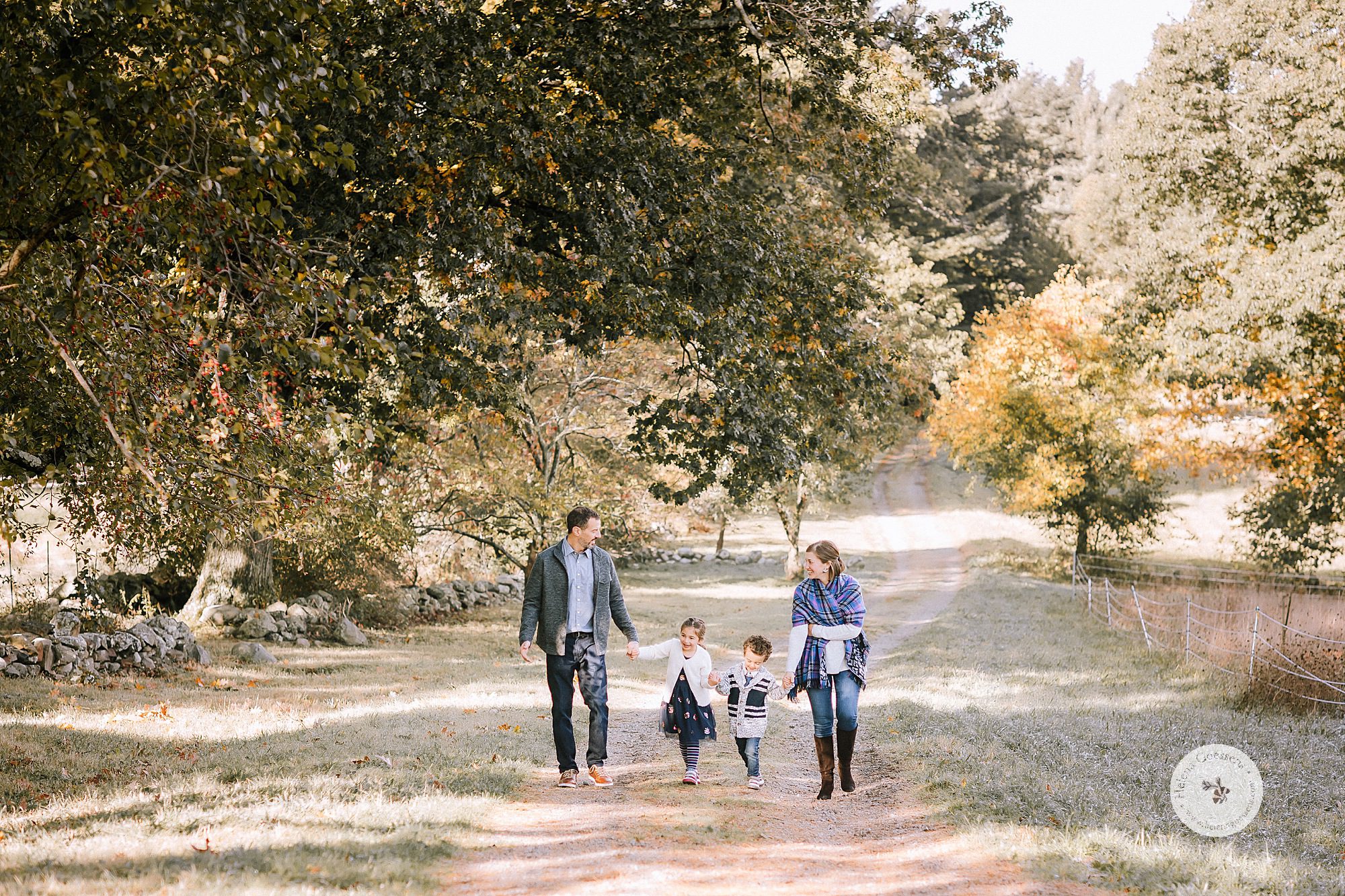 relaxed fall family portraits at Bradley Estate with Helena Goessens Photography