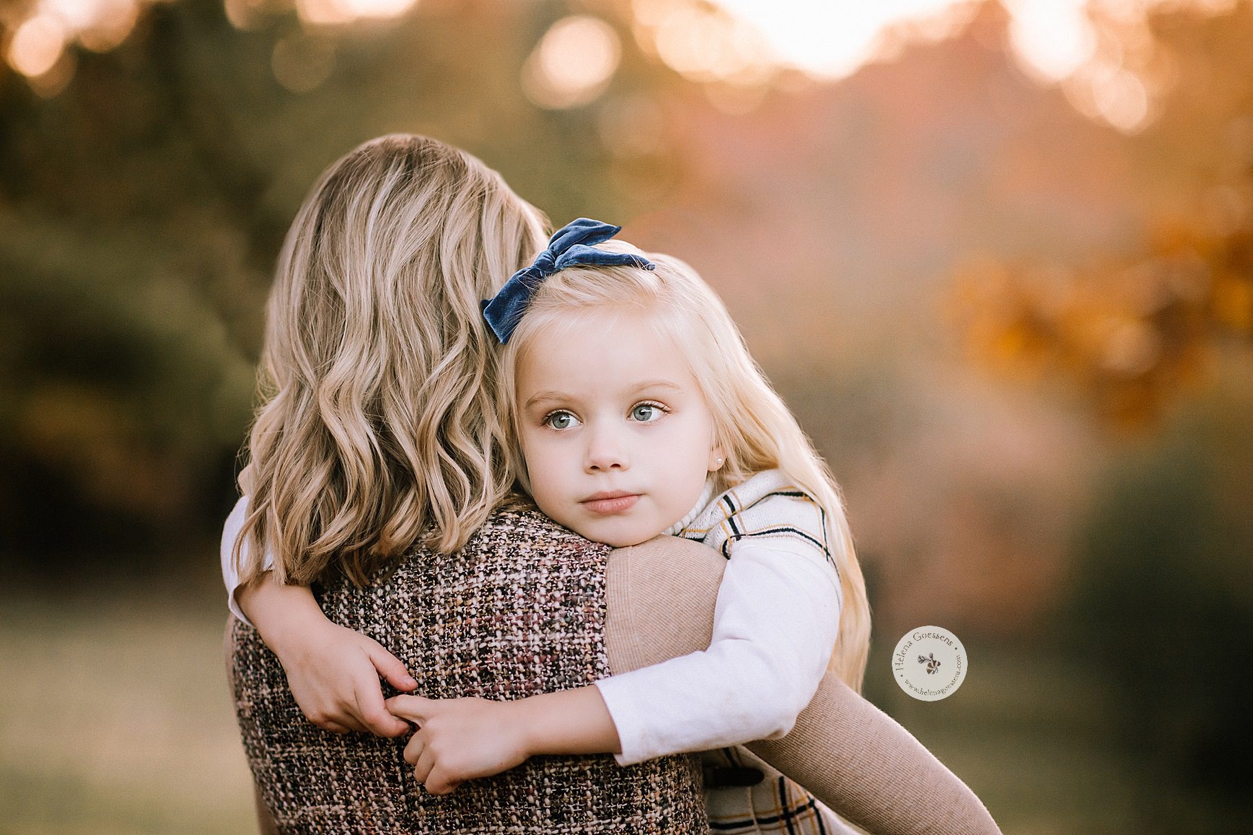 mother and daughter hug during family portraits by Helena Goessens Photography