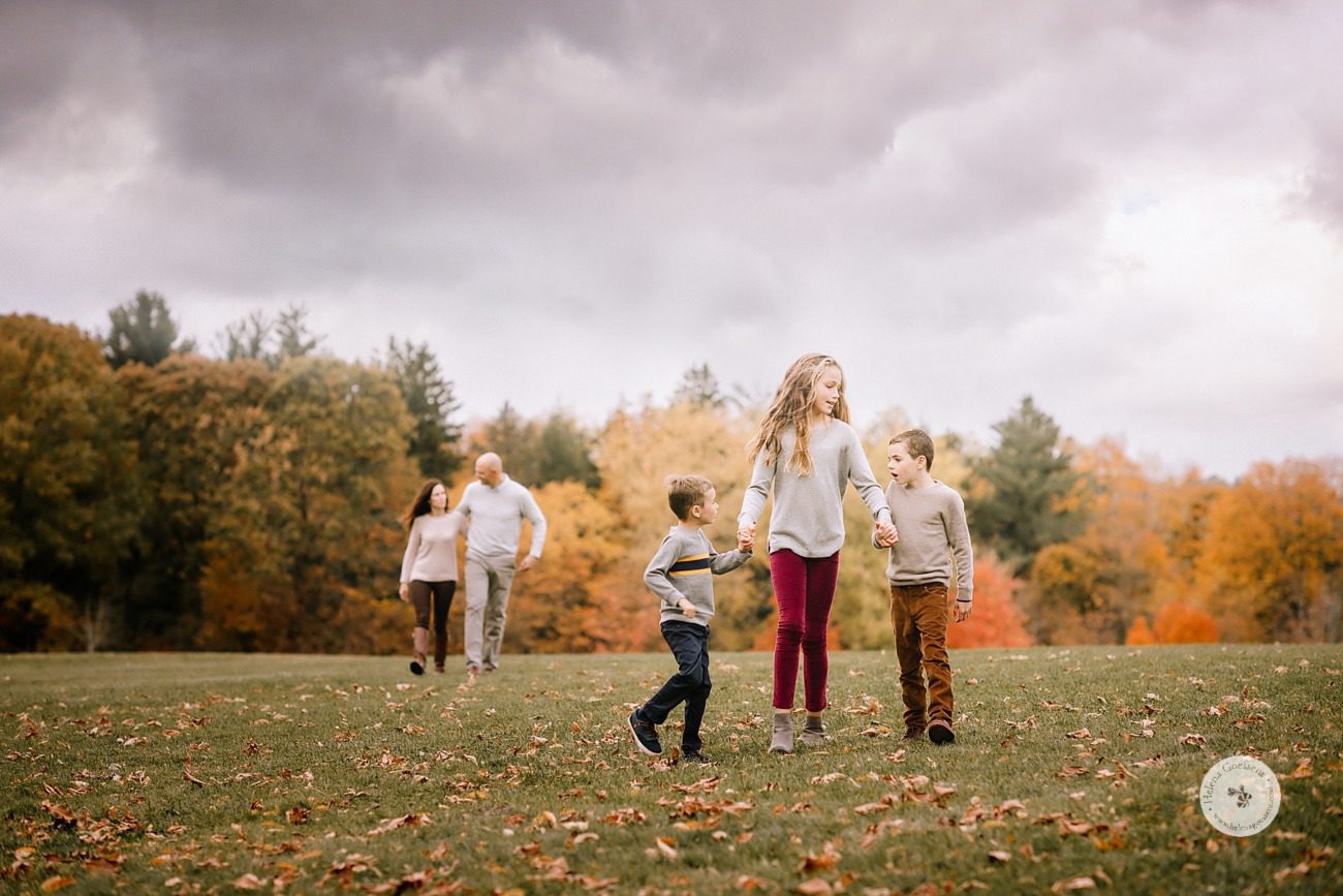 family photos in the fall with Helena Goessens Photography