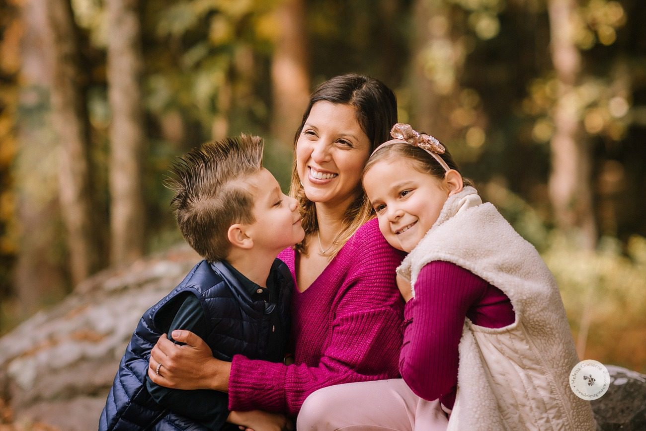 fall family photos at the Bradley Estate by Helena Goessens Photography