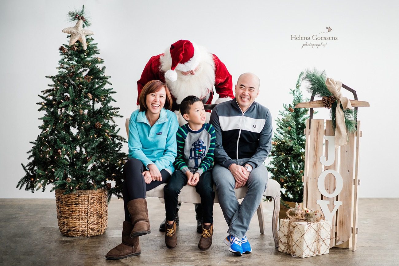 holiday family portraits with Santa and Helena Goessens Photography