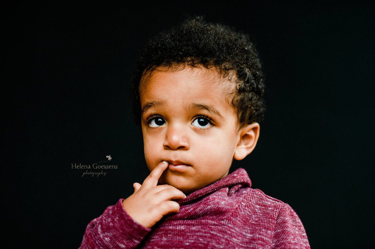 Helena Goessens Photography captures little boy during school portraits