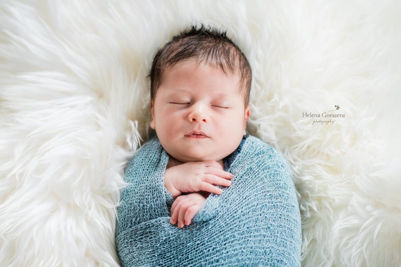 newborn session for Christmas baby with Helena Goessens Photography