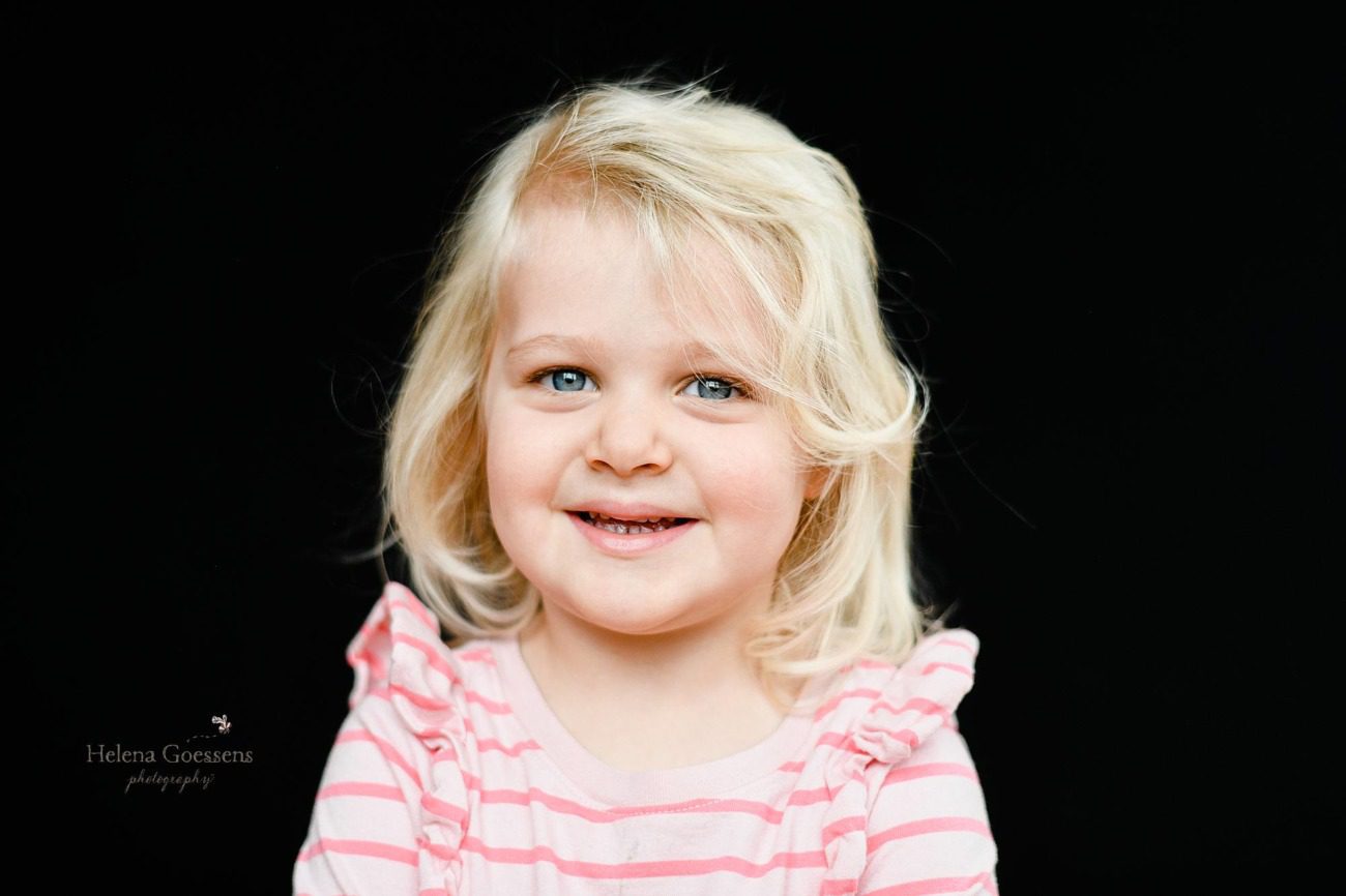 Helena Goessens Photography photographs preschoolers during school portraits