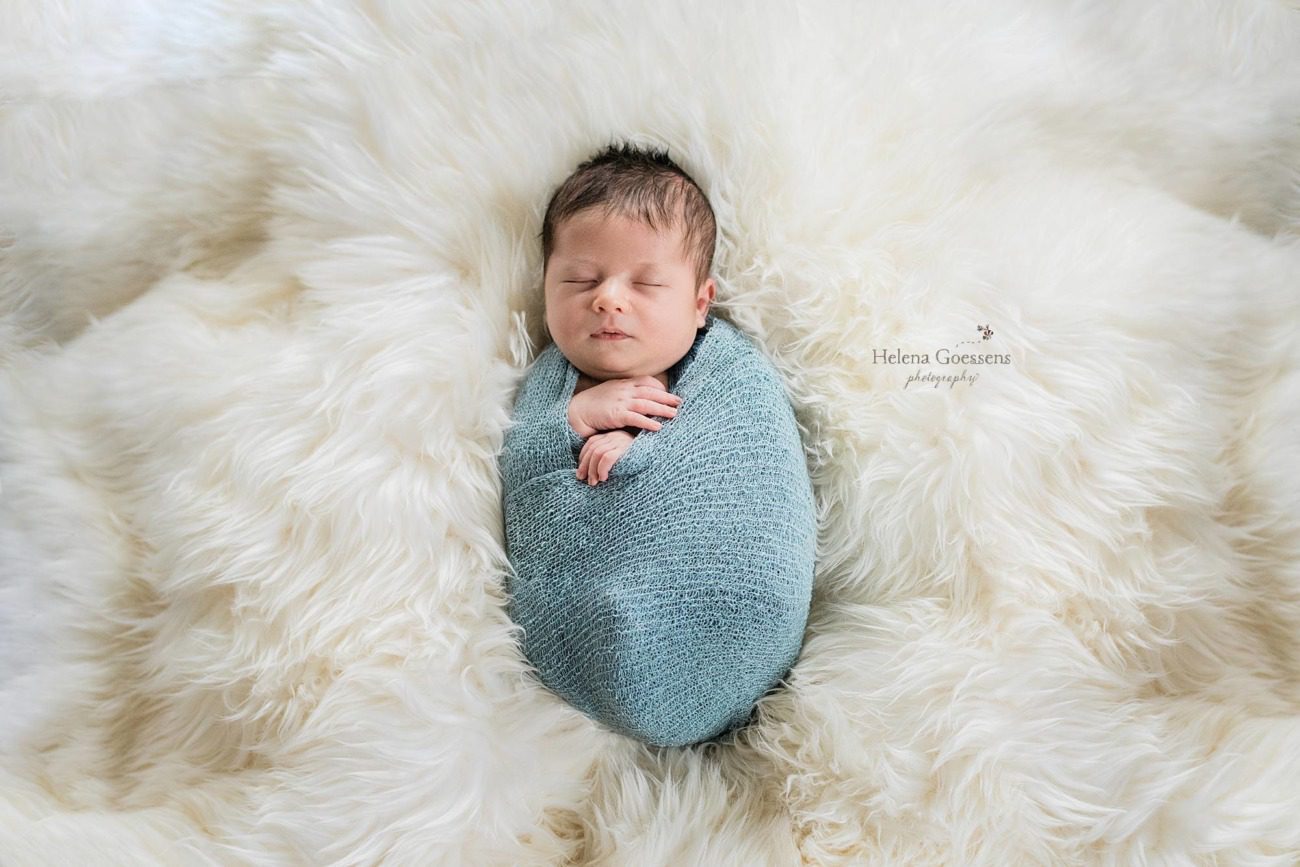 in home lifestyle newborn portraits with Helena Goessens Photography