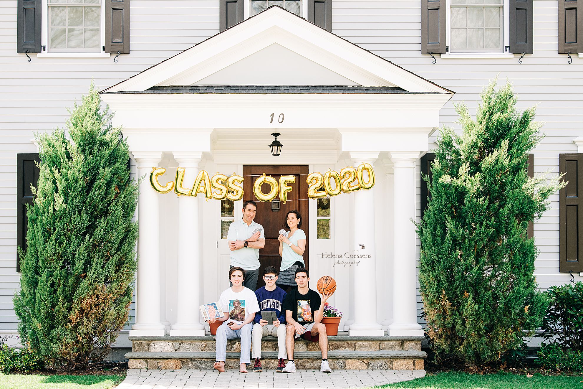 Class of 2020 and playful family portraits on the front steps by Helena Goessens Photography