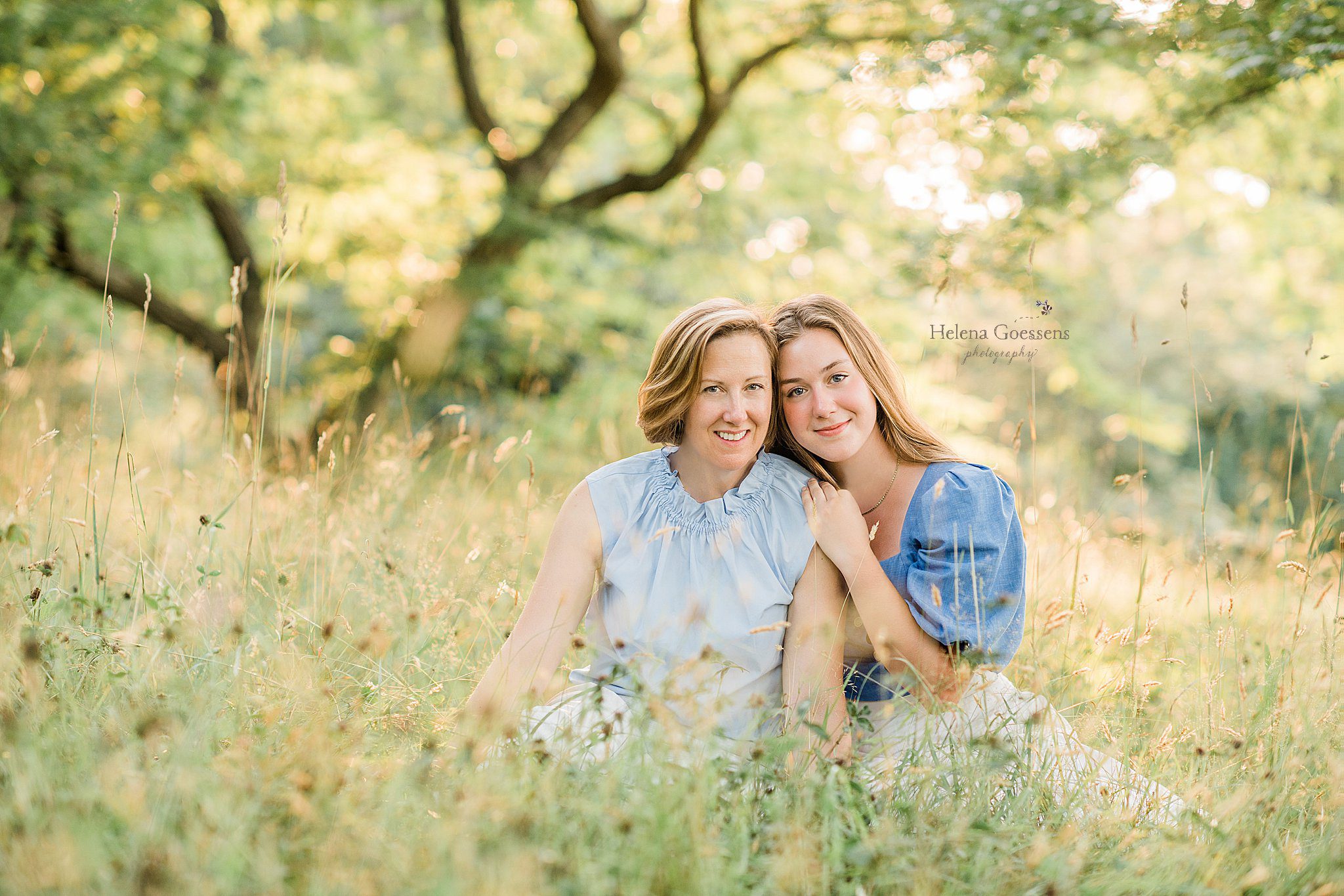 mother and daughter pose in the field at Peter's Hill photographed by Helena Goessens Photography