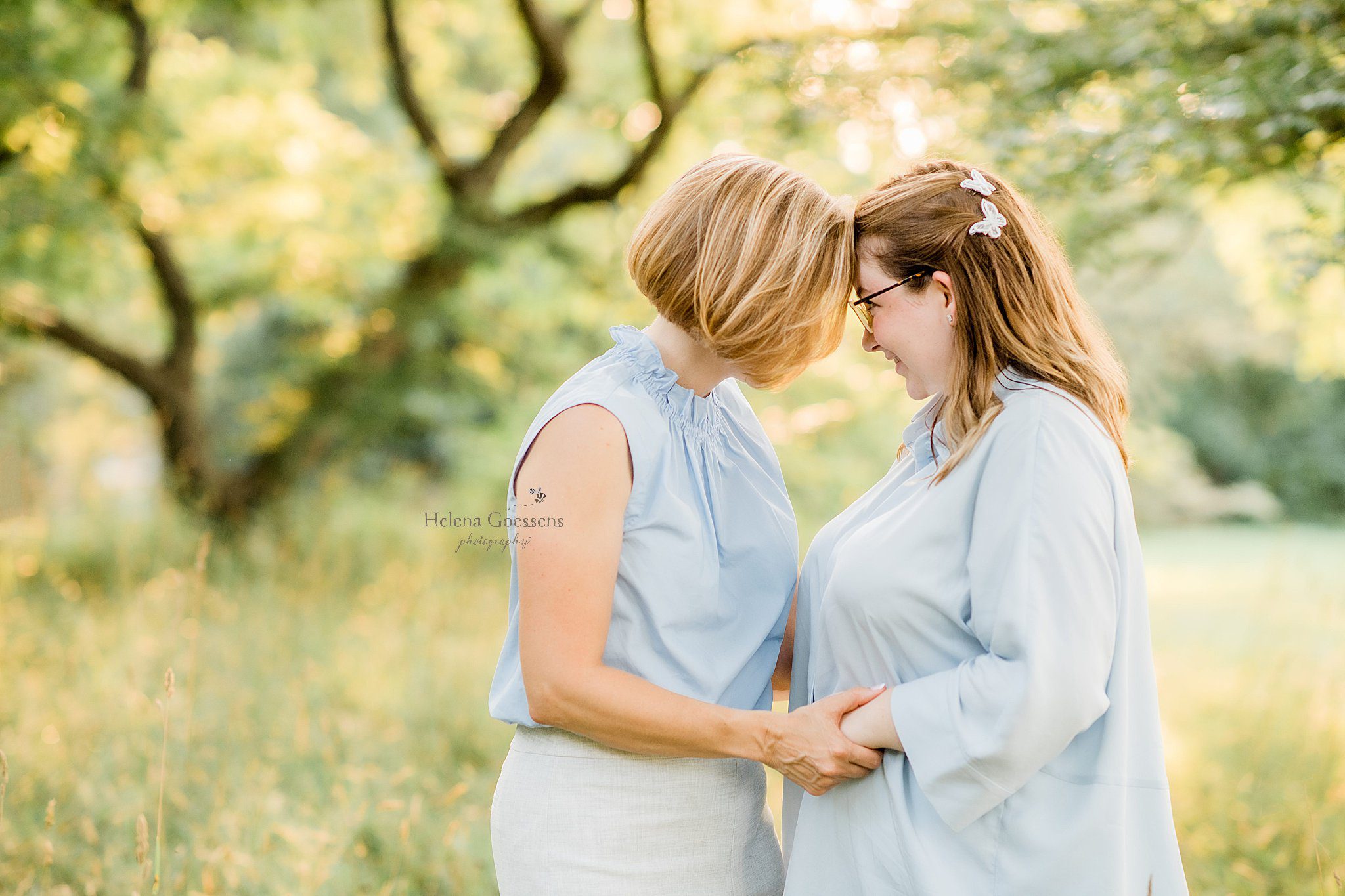mother and daughter pose during Peter's Hill family session with Helena Goessens Photography