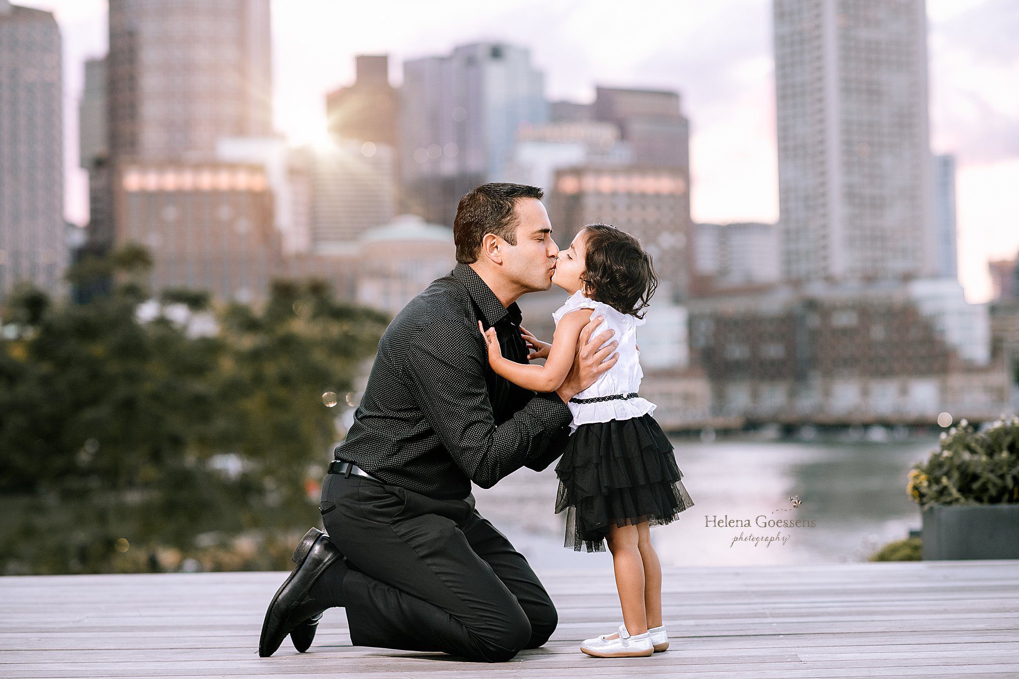 dad and daughter kiss during MA family portraits in Boston with Helena Goessens Photography