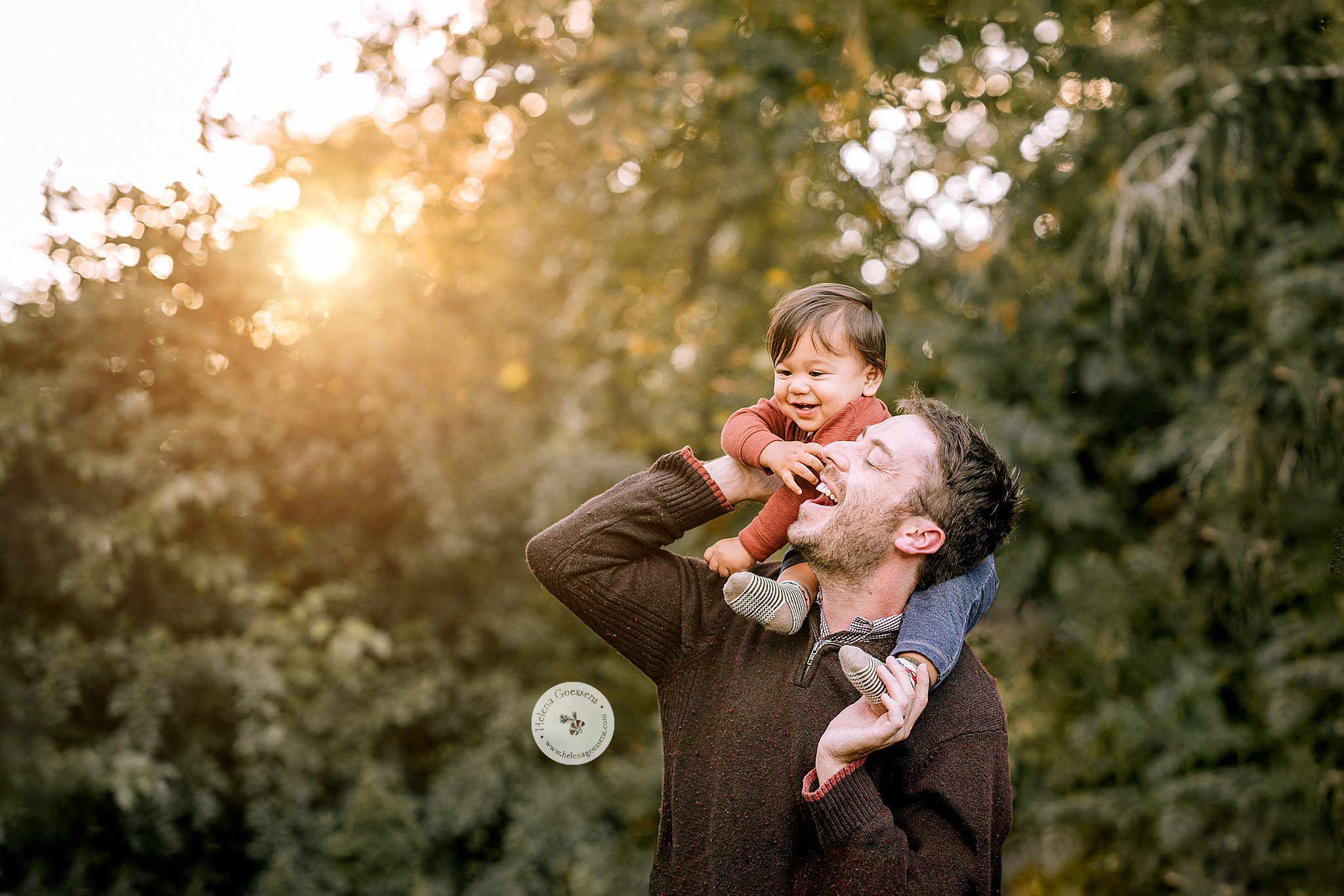 Helena Goessens Photography captures toddler playing with dad during Backyard Family Portraits