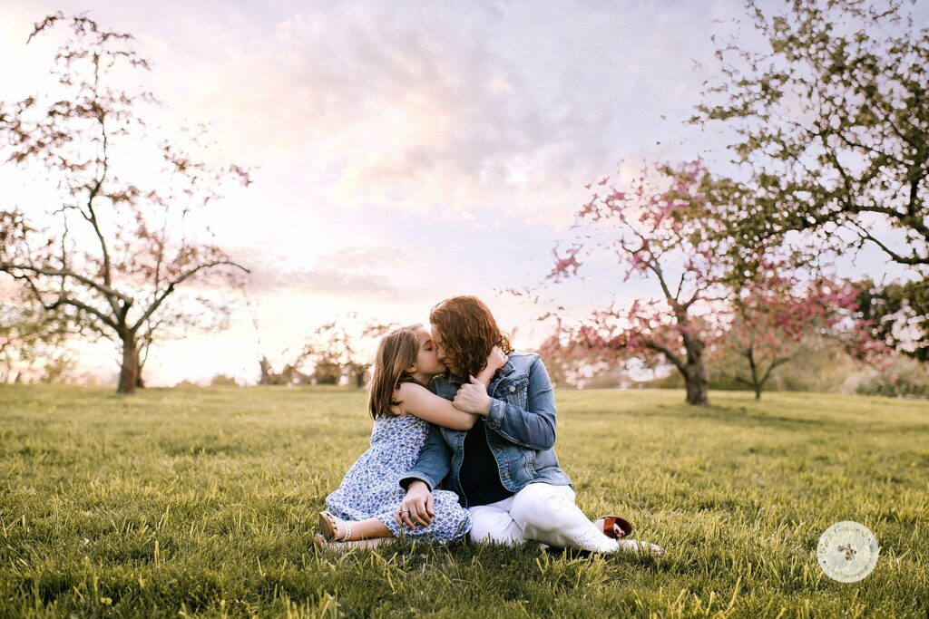 mom and daughter hug in Arnold's Arboretum during mommy and me session