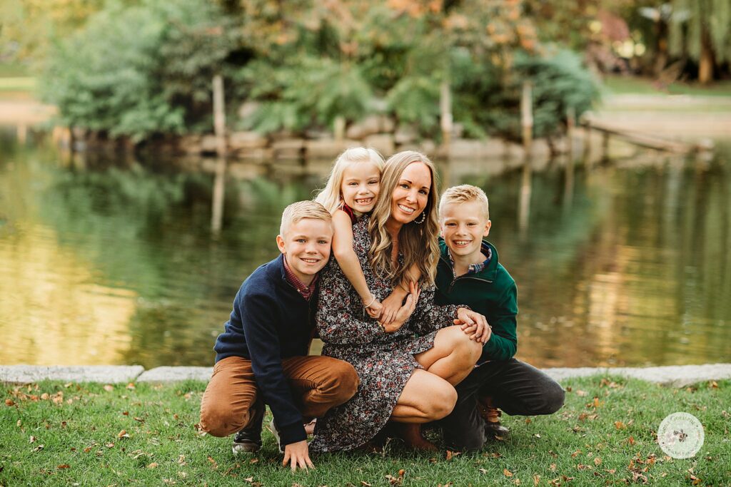 mom poses with three children during Public Garden Family Portraits in the fall 